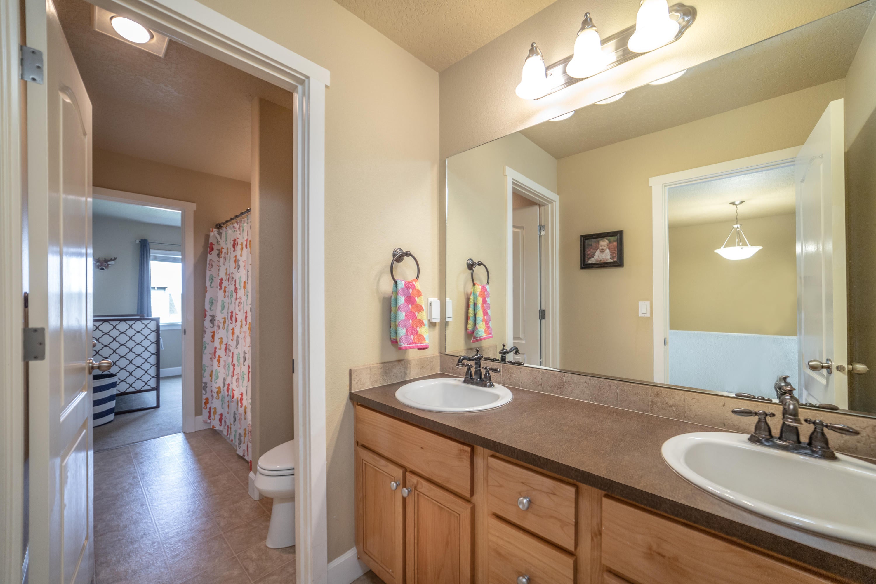 20754 Kilbourne Loop Bend, OR 97701 - Photo 23 of 45 Upstairs bathroom - connects to bedroom and hallway