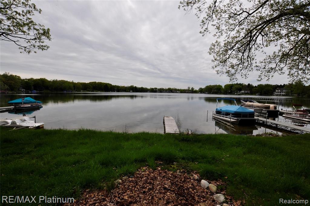 4450 Clifford Road Brighton, MI 48116 - Photo 8 of 16
