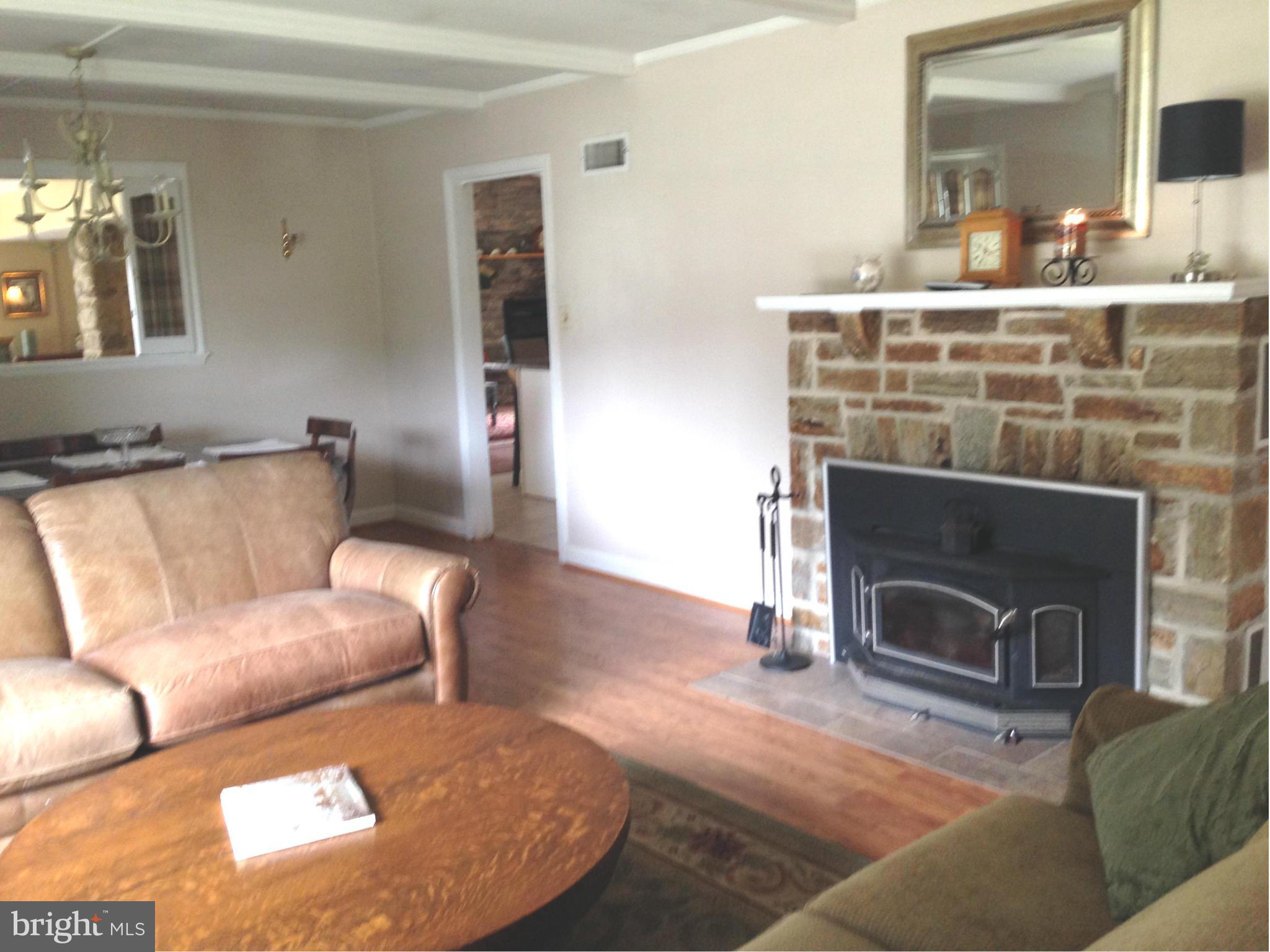 801 Weatherbee Road Baltimore, MD 21286 - Photo 3 of 12 Living Room