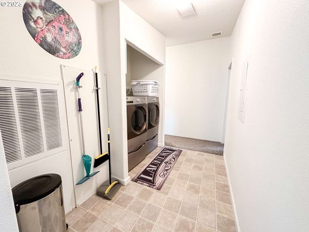 46198 Slaughterhouse Road Halfway, OR 97834 - Photo 18 of 40 a view of a hallway with washer and dryer