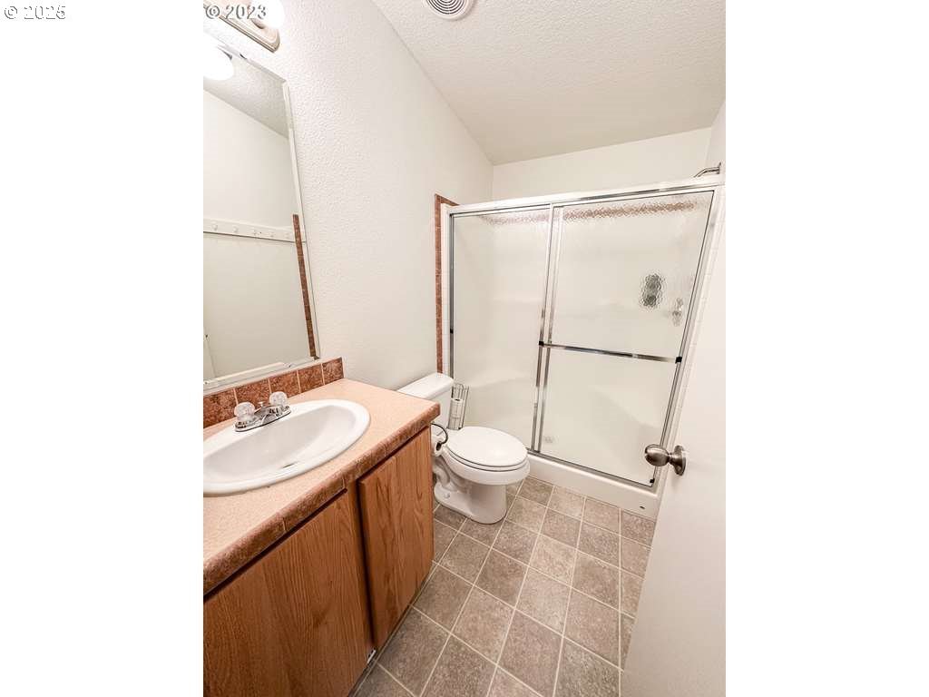 46198 Slaughterhouse Road Halfway, OR 97834 - Photo 25 of 40 a bathroom with a sink toilet and shower
