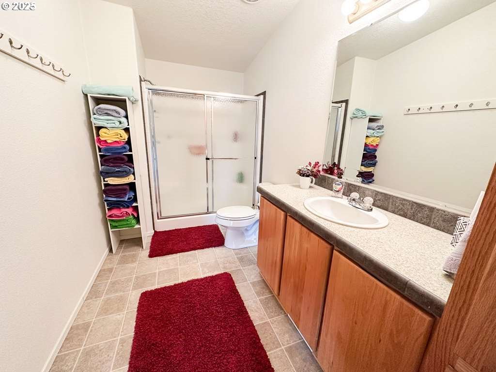 46198 Slaughterhouse Road Halfway, OR 97834 - Photo 26 of 40 a bathroom with a sink and a mirror