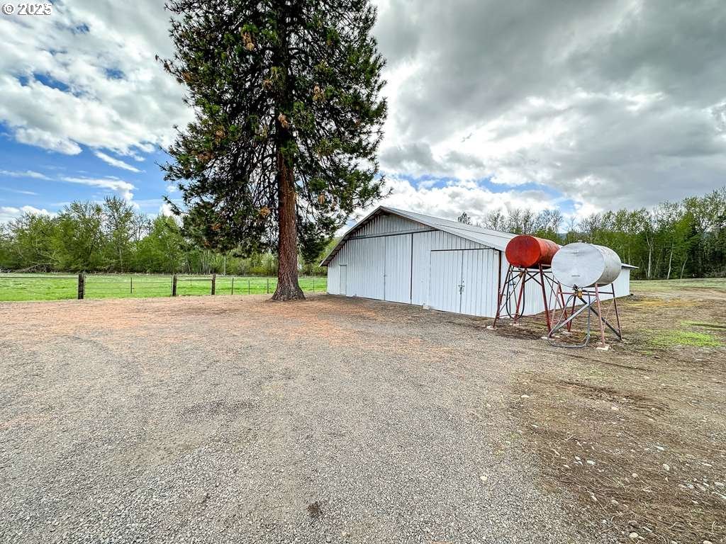 46198 Slaughterhouse Road Halfway, OR 97834 - Photo 38 of 40 a view of a backyard