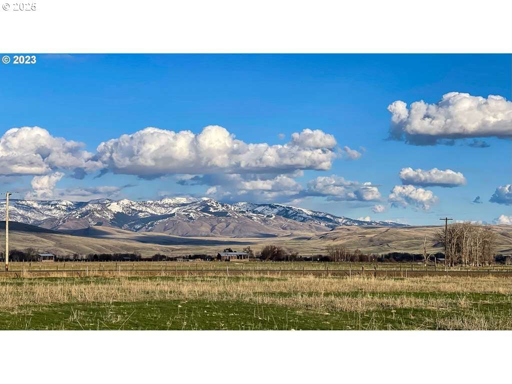 46198 Slaughterhouse Road Halfway, OR 97834 - Photo 6 of 40 a black and white photo of a lake