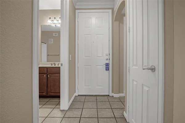 $1,950 | 7575 Kirby Drive, Unit 3202, Houston, TX 77030