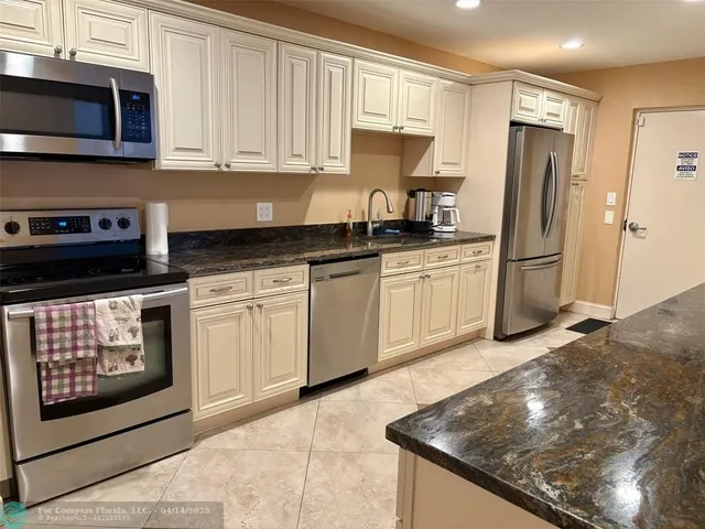 $1,700 | 1055 Country Club Drive, Unit 404, Margate, FL 33063