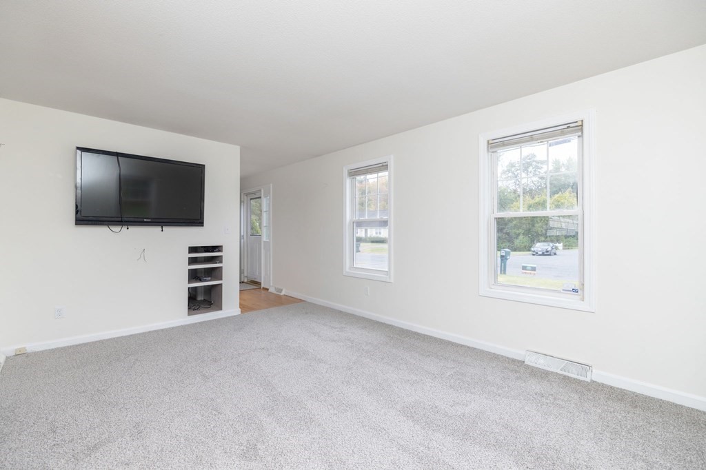 156 Fair Oak Road Springfield, MA 01128 - Photo 17 of 42