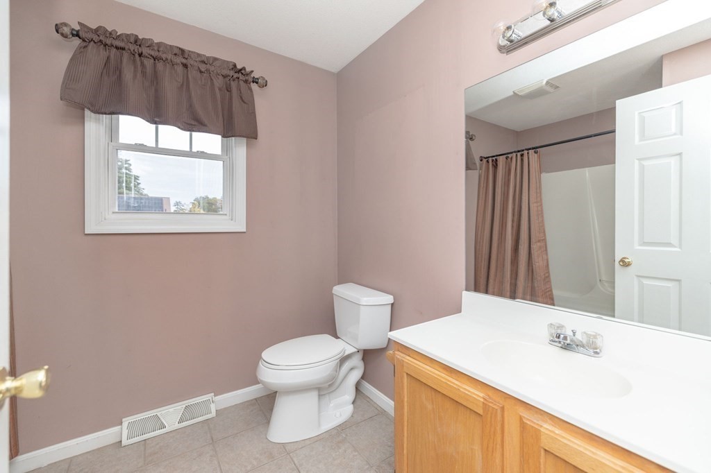 156 Fair Oak Road Springfield, MA 01128 - Photo 7 of 42