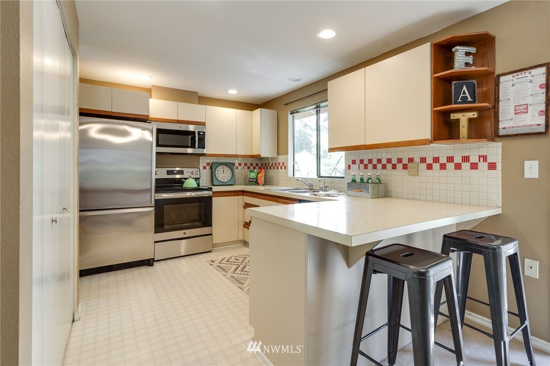 9211 Northeast 180th Street Bothell, WA 98011 - Photo 5 of 15 Gallery Image 5