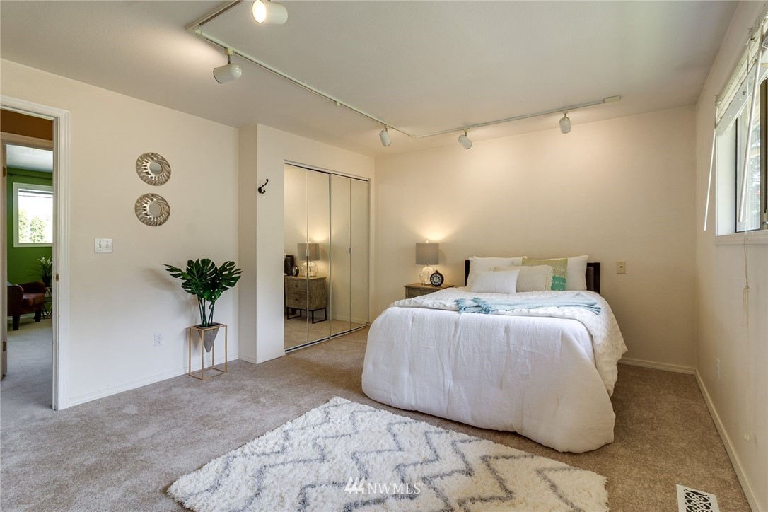 9211 Northeast 180th Street Bothell, WA 98011 - Photo 6 of 15 Gallery Image 6