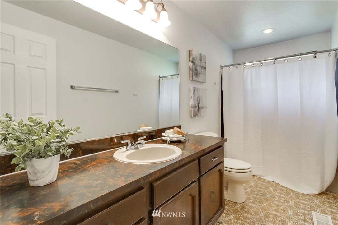 9211 Northeast 180th Street Bothell, WA 98011 - Photo 9 of 15 Gallery Image 9