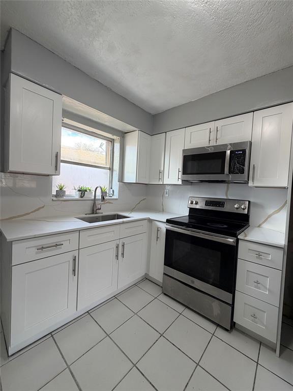 5826 Pierce Street Hollywood, FL 33021 - Photo 5 of 10