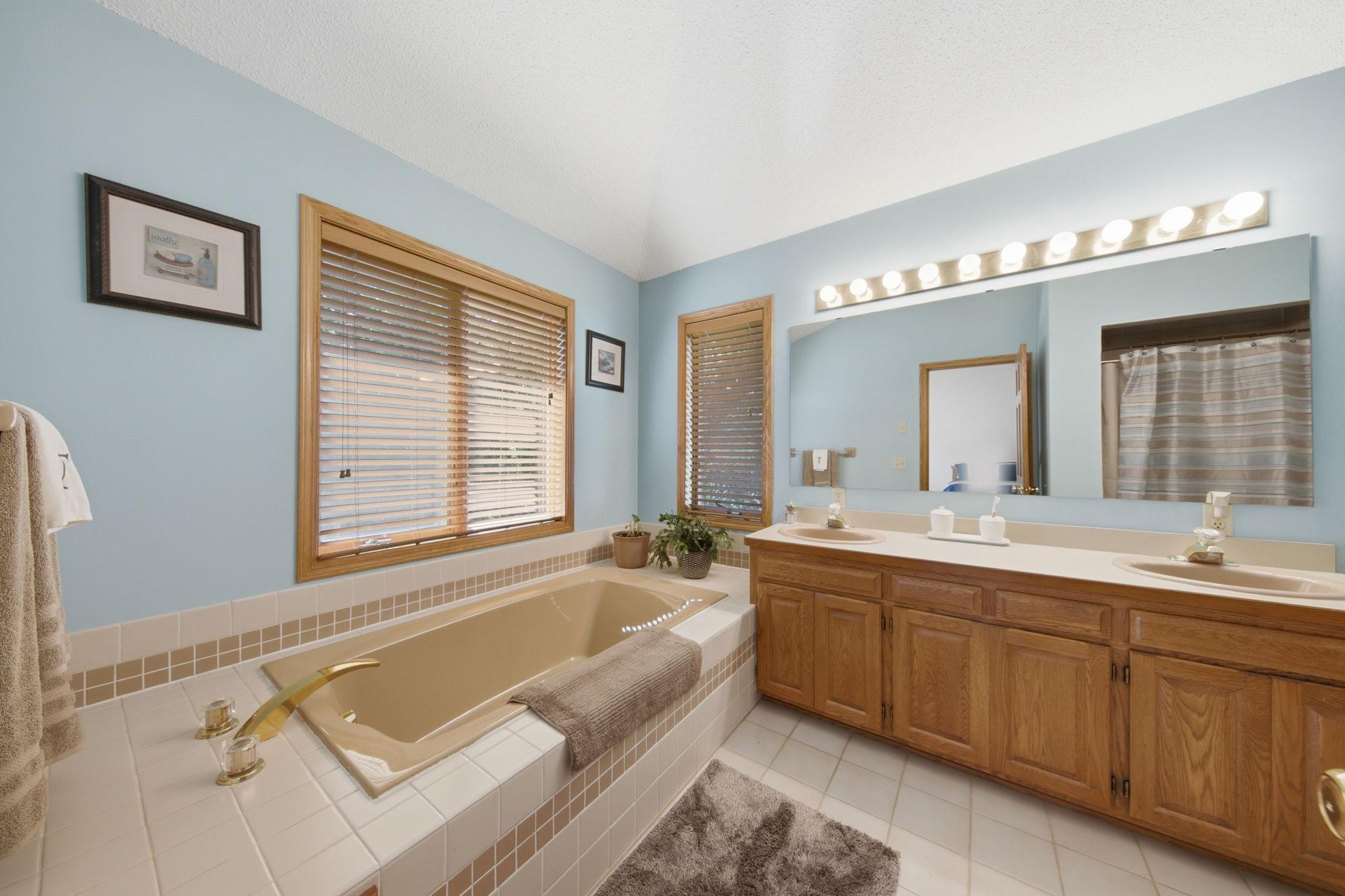 650 Bridle Ridge Road Eagan, MN 55123 - Photo 13 of 37 Gallery Image 13