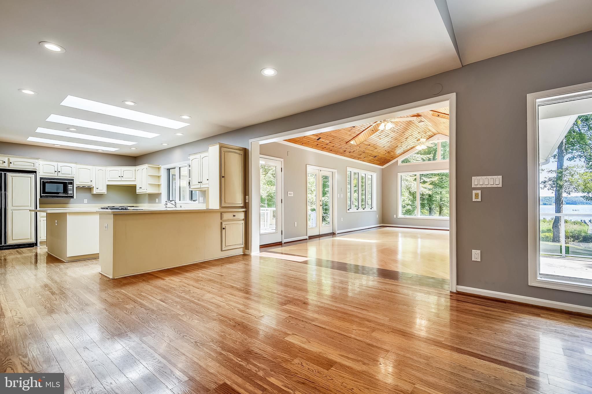 3309 Old Point Road Edgewater, MD 21037 - Photo 12 of 39 Breakfast Area