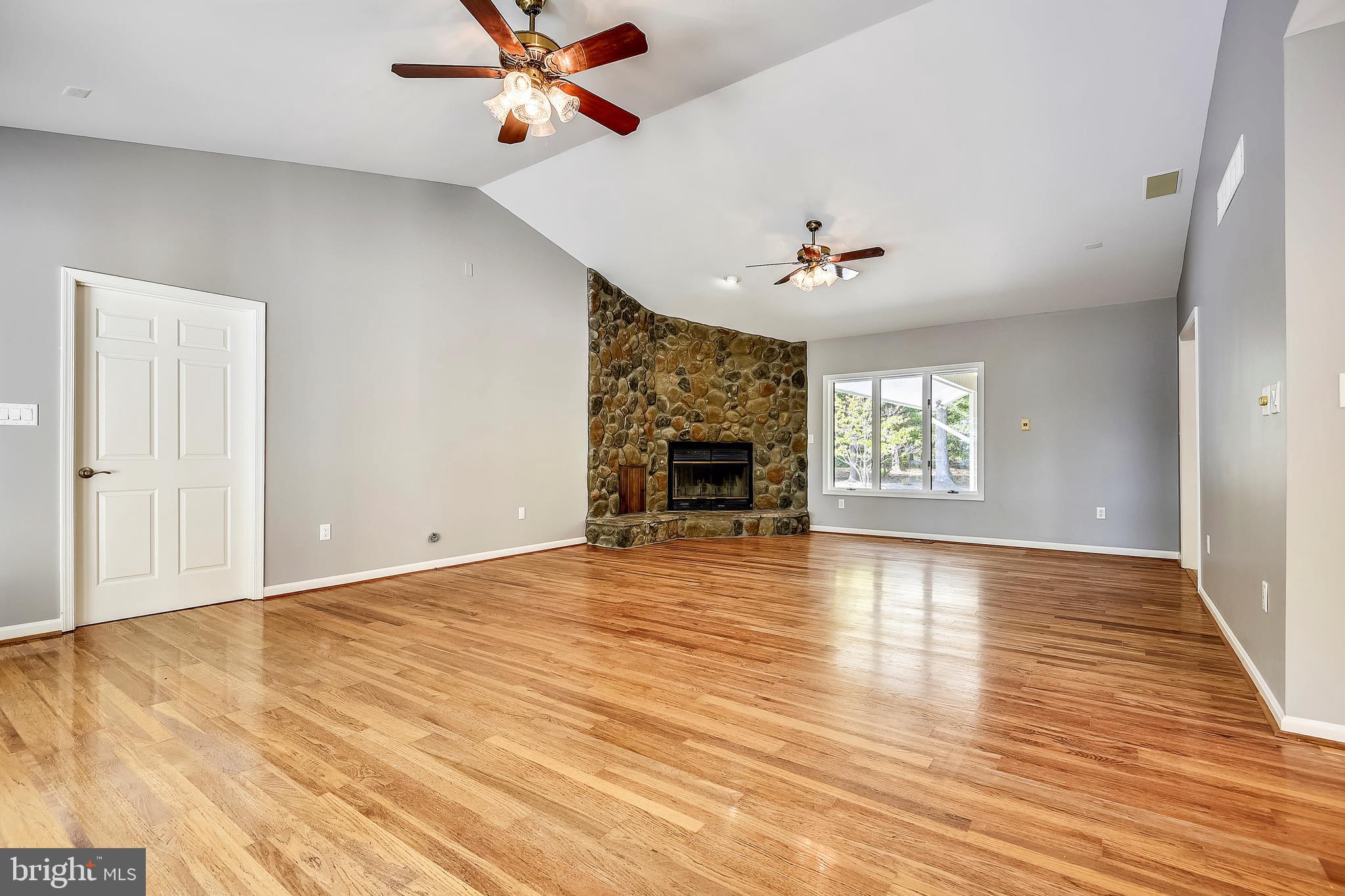 3309 Old Point Road Edgewater, MD 21037 - Photo 17 of 39 Main Level Family Room