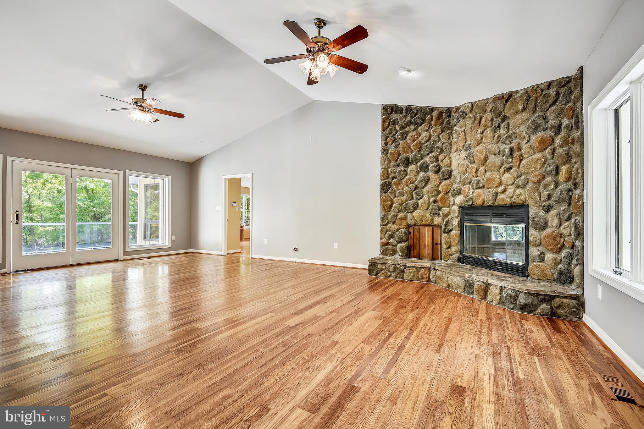 3309 Old Point Road Edgewater, MD 21037 - Photo 18 of 39 Main Level Family Room