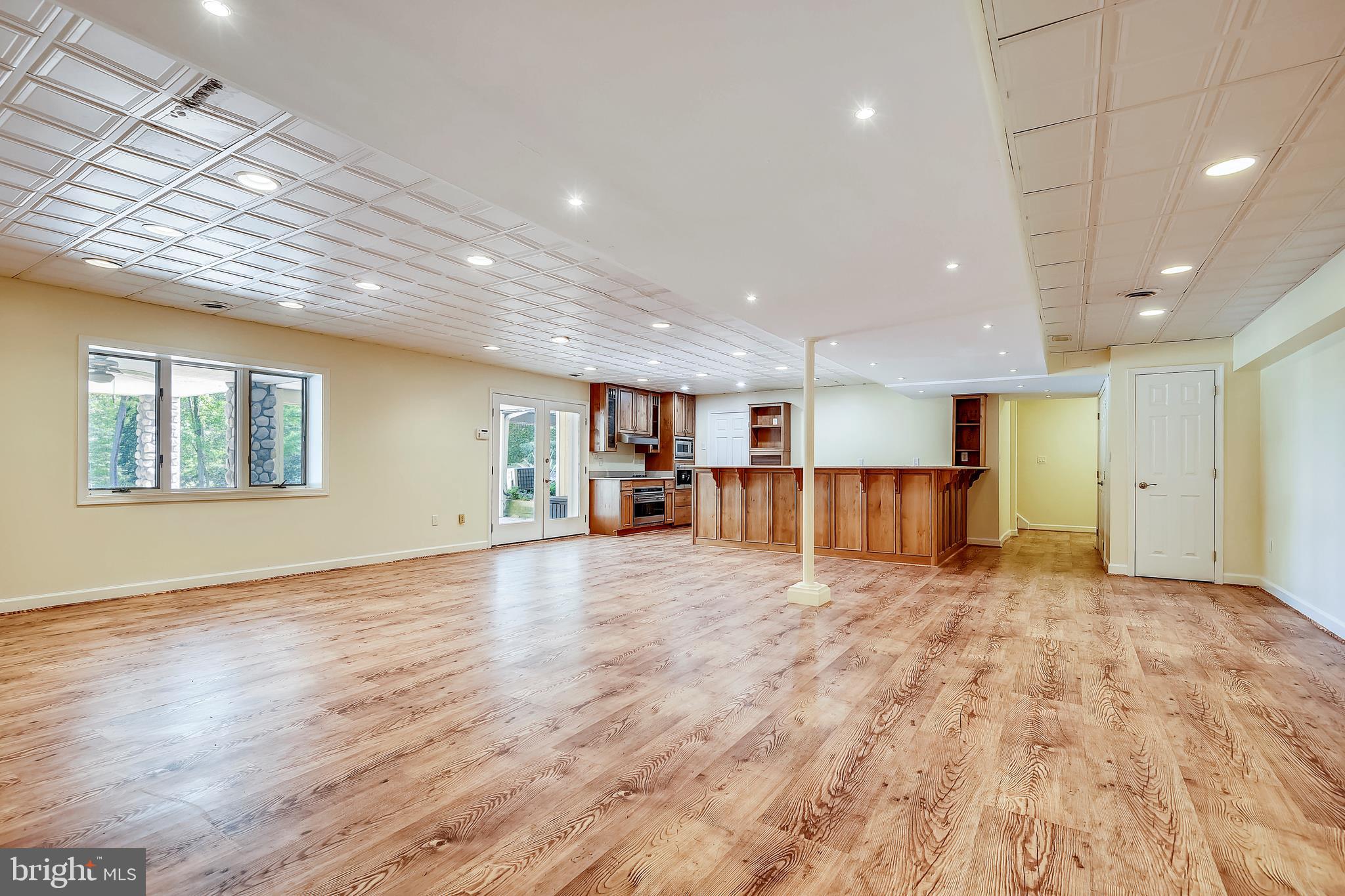 3309 Old Point Road Edgewater, MD 21037 - Photo 28 of 39 Lower Level Family Room w/ Kitchen