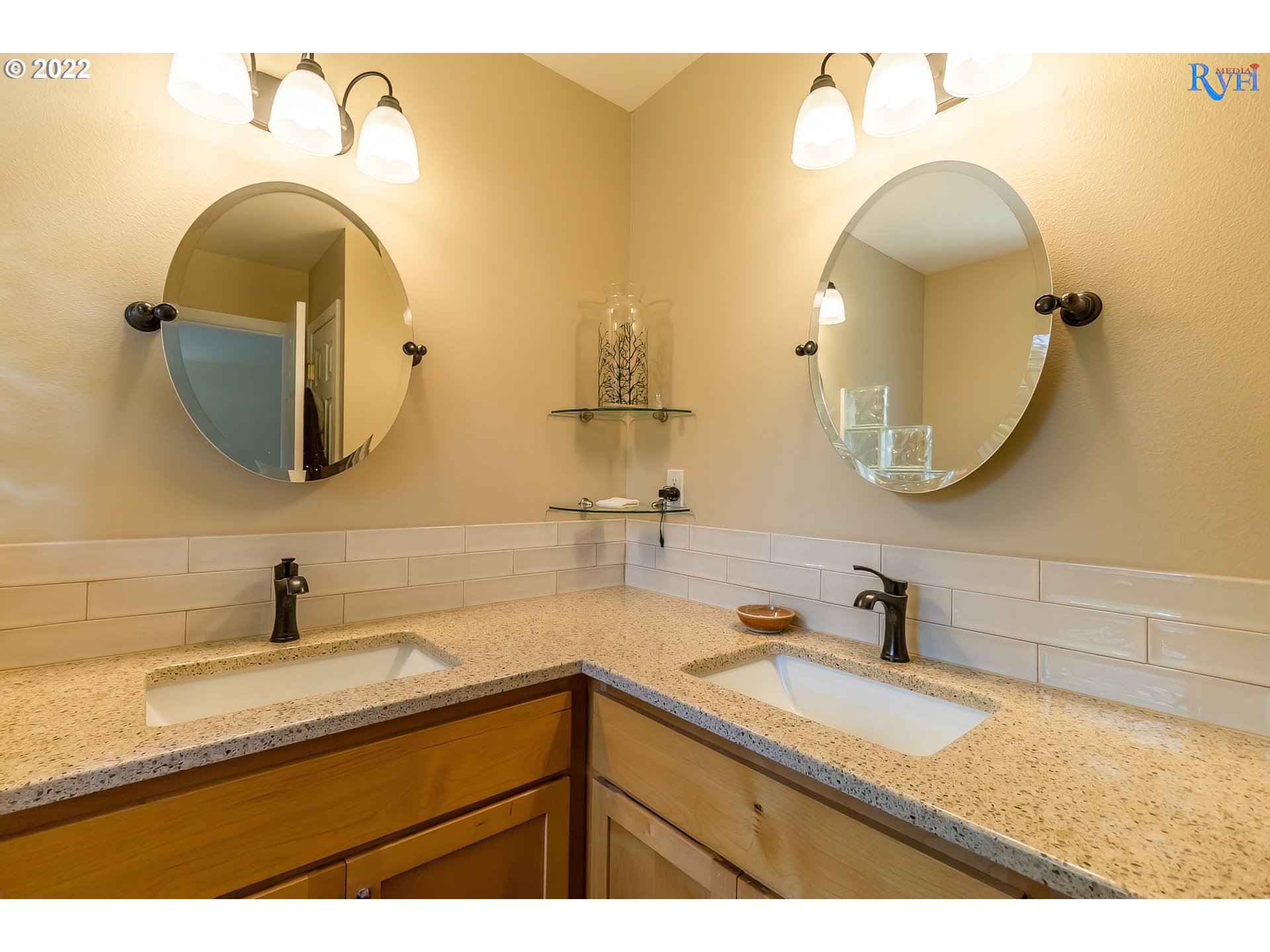 13030 South Freeman Road Mulino, OR 97042 - Photo 27 of 32 Owner's Suite Bathroom