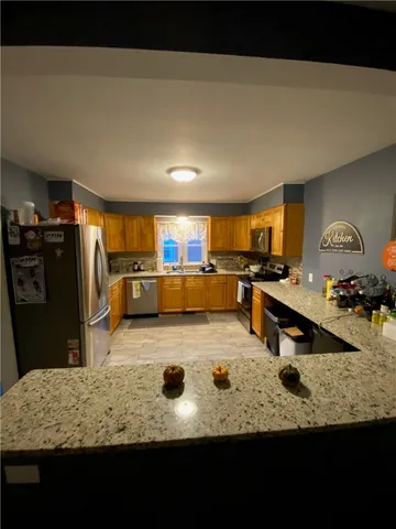 $3,000 | 93 Huxley Avenue, Providence, RI 02908