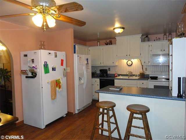 3259 Maidens Road Powhatan, VA 23139 - Photo 9 of 12 Kitchen