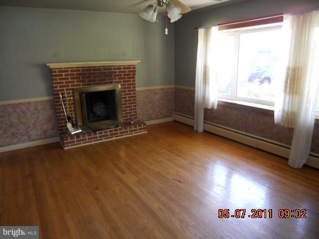 330 Hook Road Westminster, MD 21157 - Photo 10 of 14 Living Room