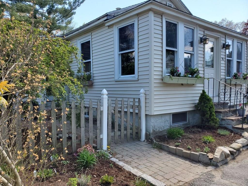 33 Topping Road Andover, MA 01810 - Photo 2 of 22