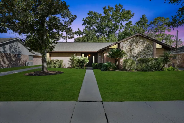 $499,500 | 5830 Yarwell Drive, Houston, TX 77096