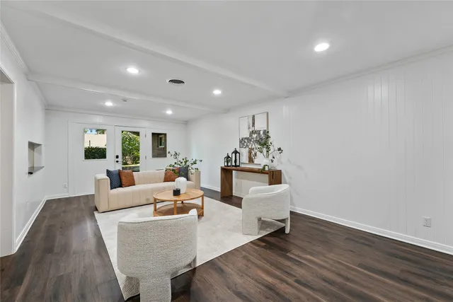 an empty room with a fan & a ceiling fan