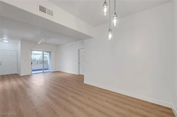 $2,000 | 2291 West Horizon Ridge Parkway, Unit 5129, Henderson, NV 89052