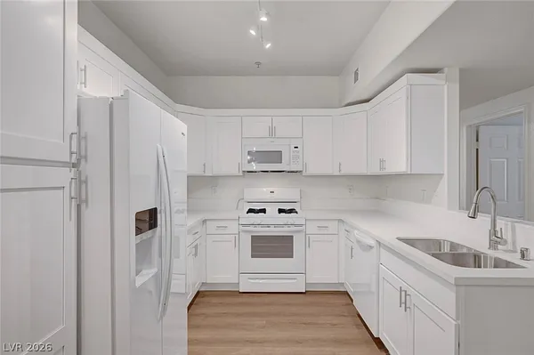 $2,000 | 2291 West Horizon Ridge Parkway, Unit 5129, Henderson, NV 89052