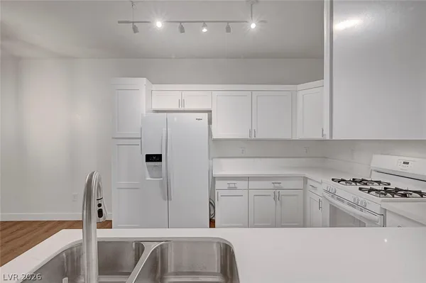 $2,000 | 2291 West Horizon Ridge Parkway, Unit 5129, Henderson, NV 89052