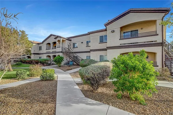 $2,000 | 2291 West Horizon Ridge Parkway, Unit 5129, Henderson, NV 89052