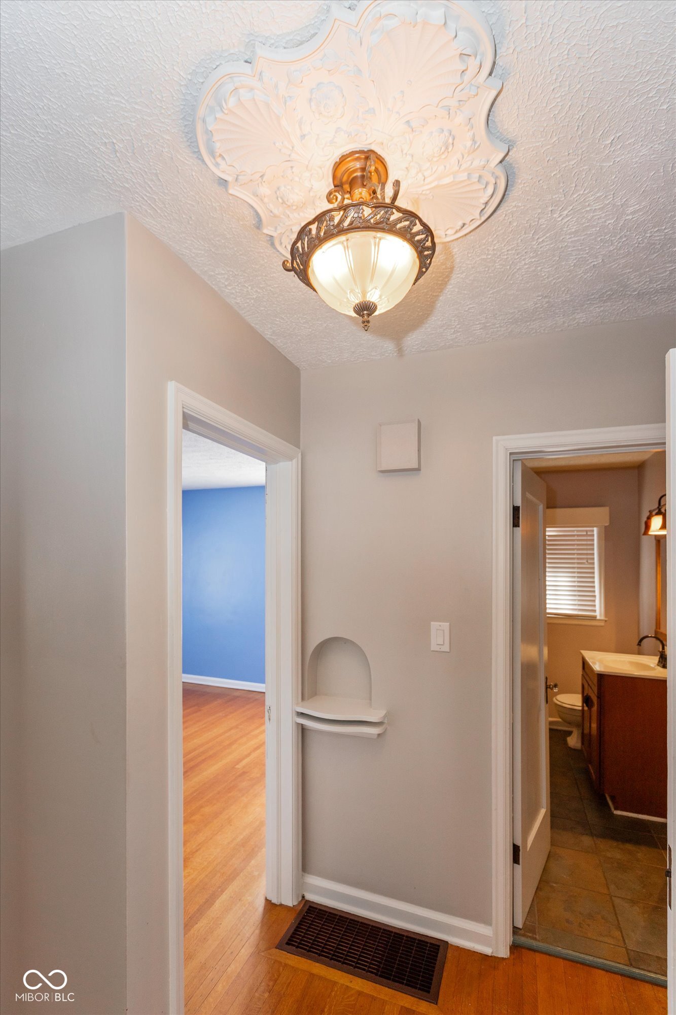 31 North Kenmore Road Indianapolis, IN 46219 - Photo 14 of 23 Gallery Image 14