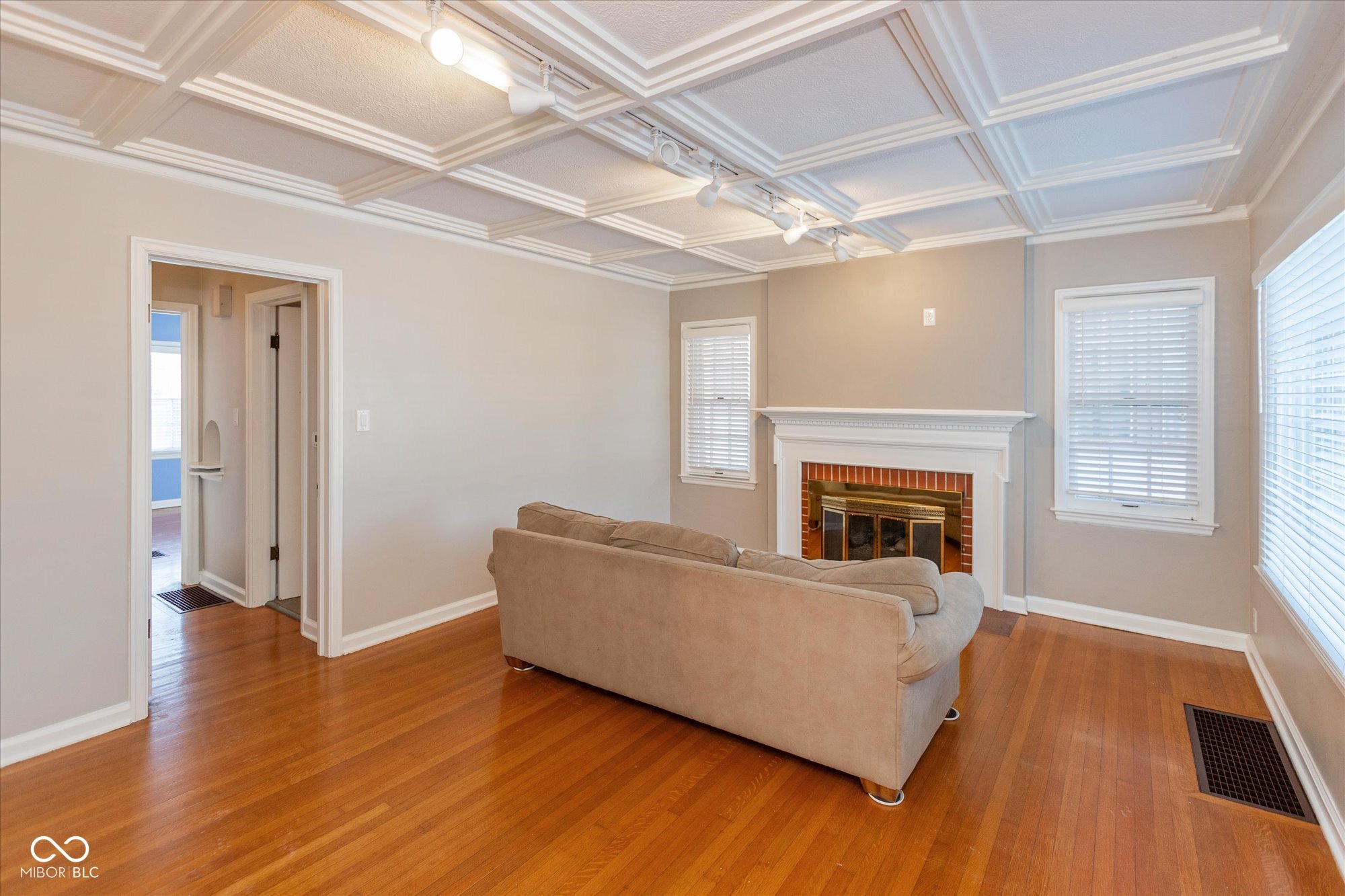 31 North Kenmore Road Indianapolis, IN 46219 - Photo 4 of 23 Gallery Image 4