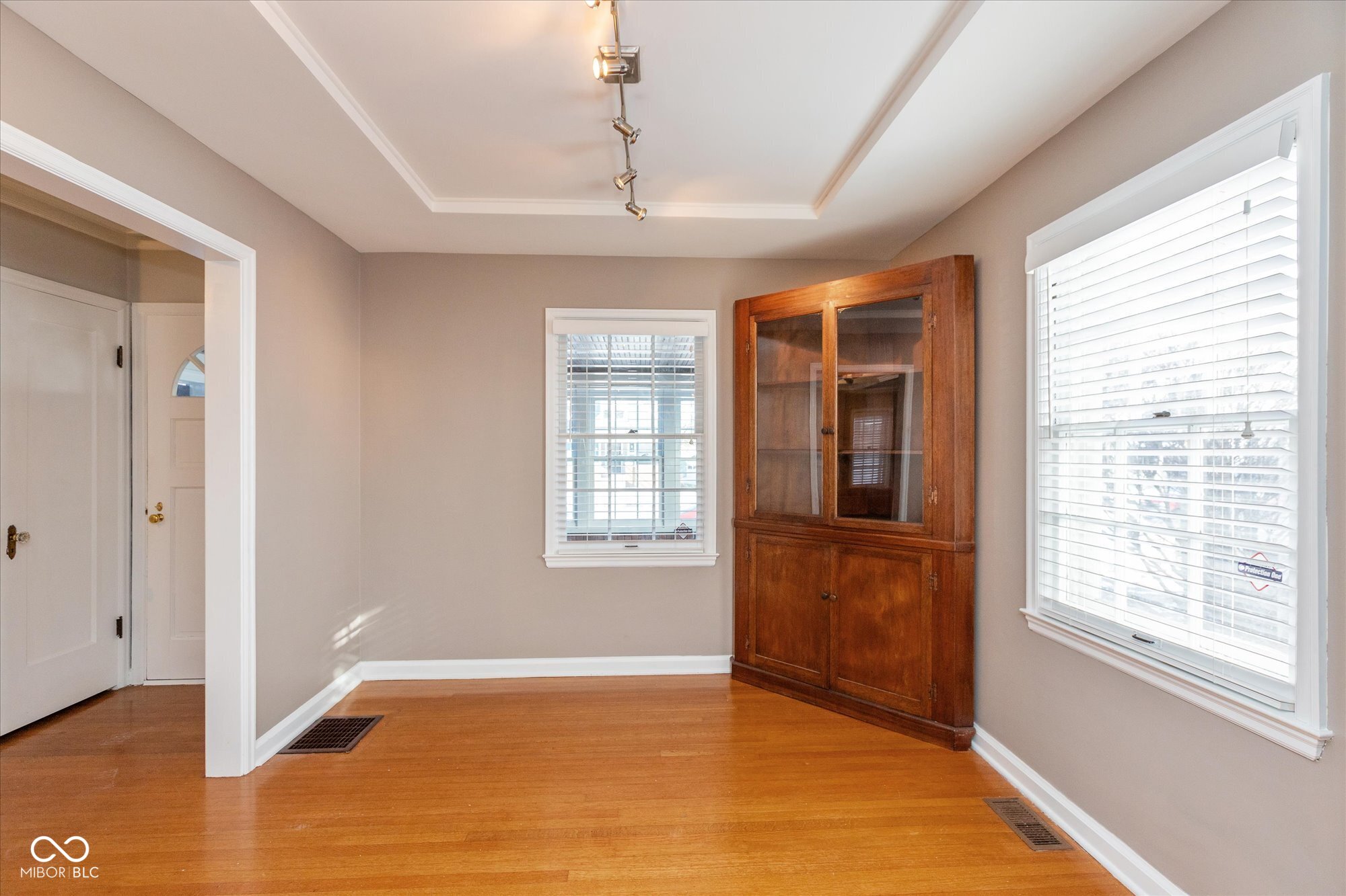 31 North Kenmore Road Indianapolis, IN 46219 - Photo 6 of 23 Gallery Image 6