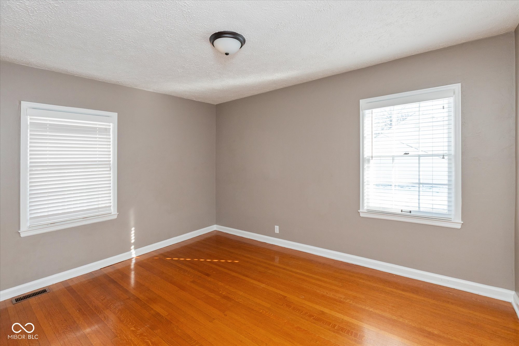31 North Kenmore Road Indianapolis, IN 46219 - Photo 9 of 23 Gallery Image 9