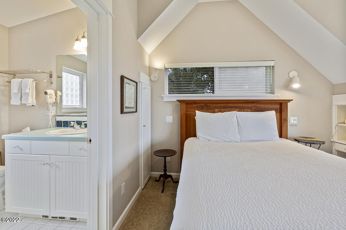 2140 Overleaf Loop Yachats, OR 97498 - Photo 24 of 29 Bedroom 1