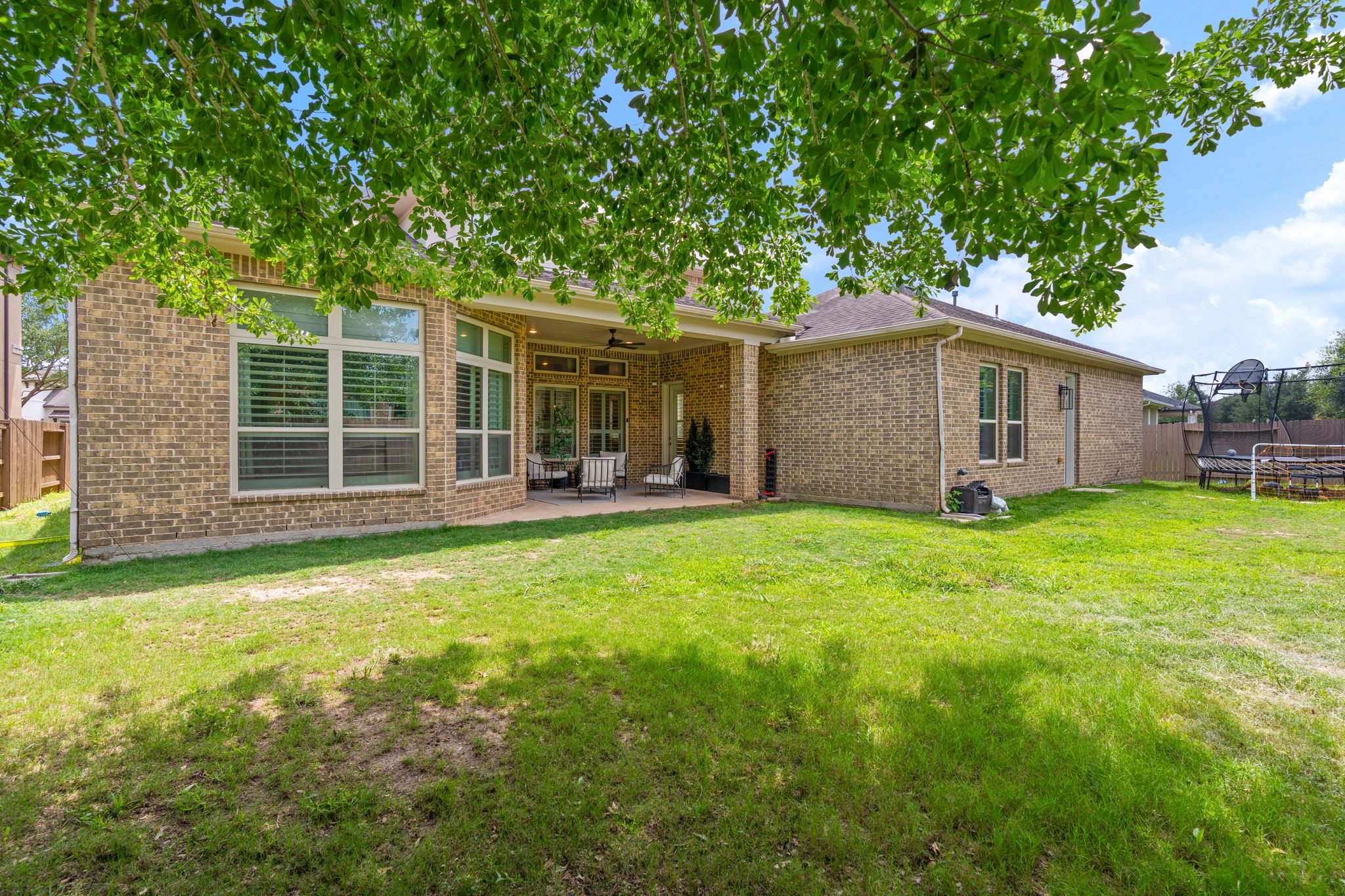 2914 Rutherford Pl Court Katy, TX 77494 - Photo 49 of 50 a backyard of a house with yard and trampoline
