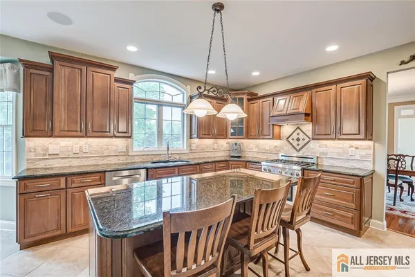 $10,000 | 5 Erin Court, Kendall Park, NJ 08824