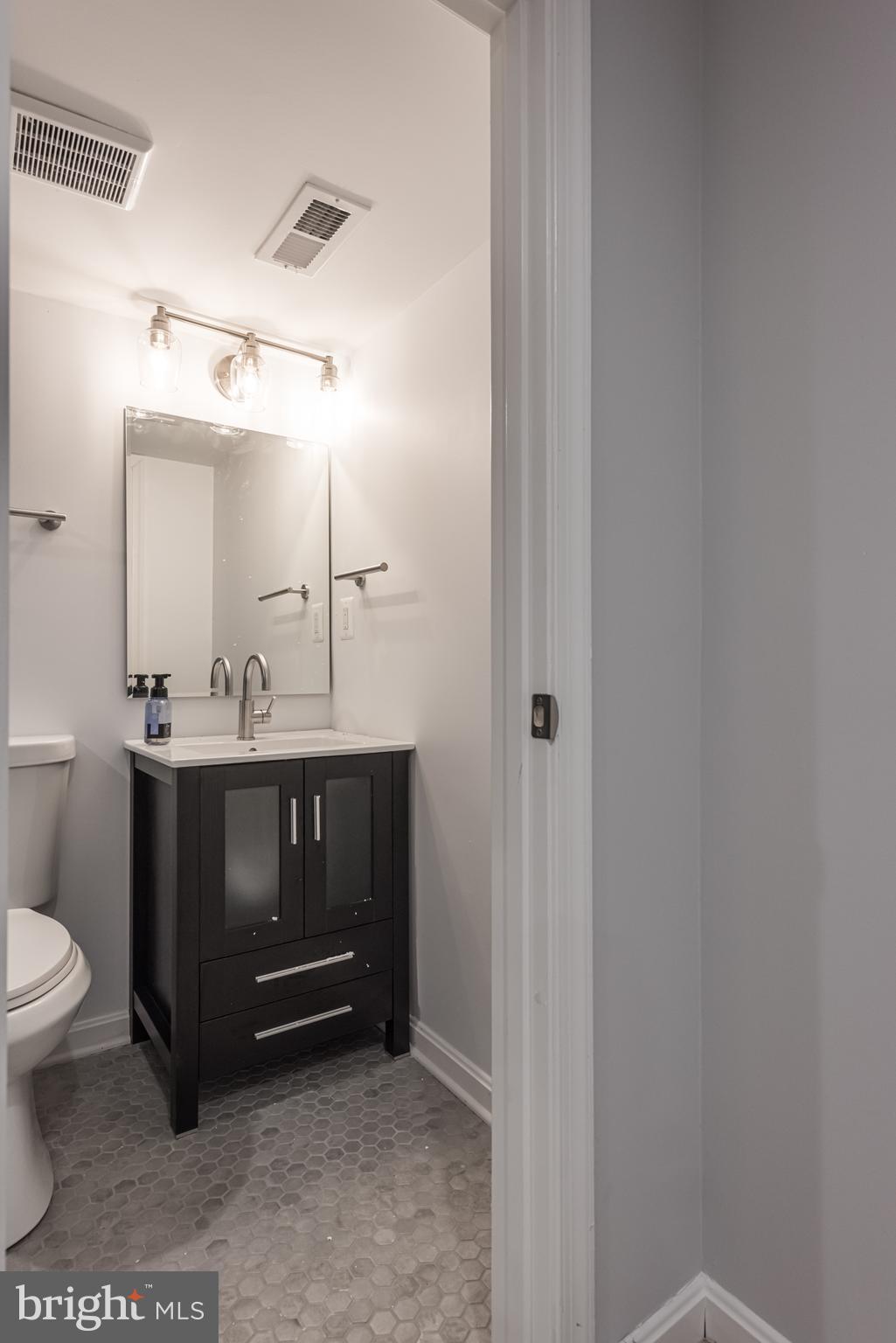 303 Belton Road Silver Spring, MD 20901 - Photo 39 of 43