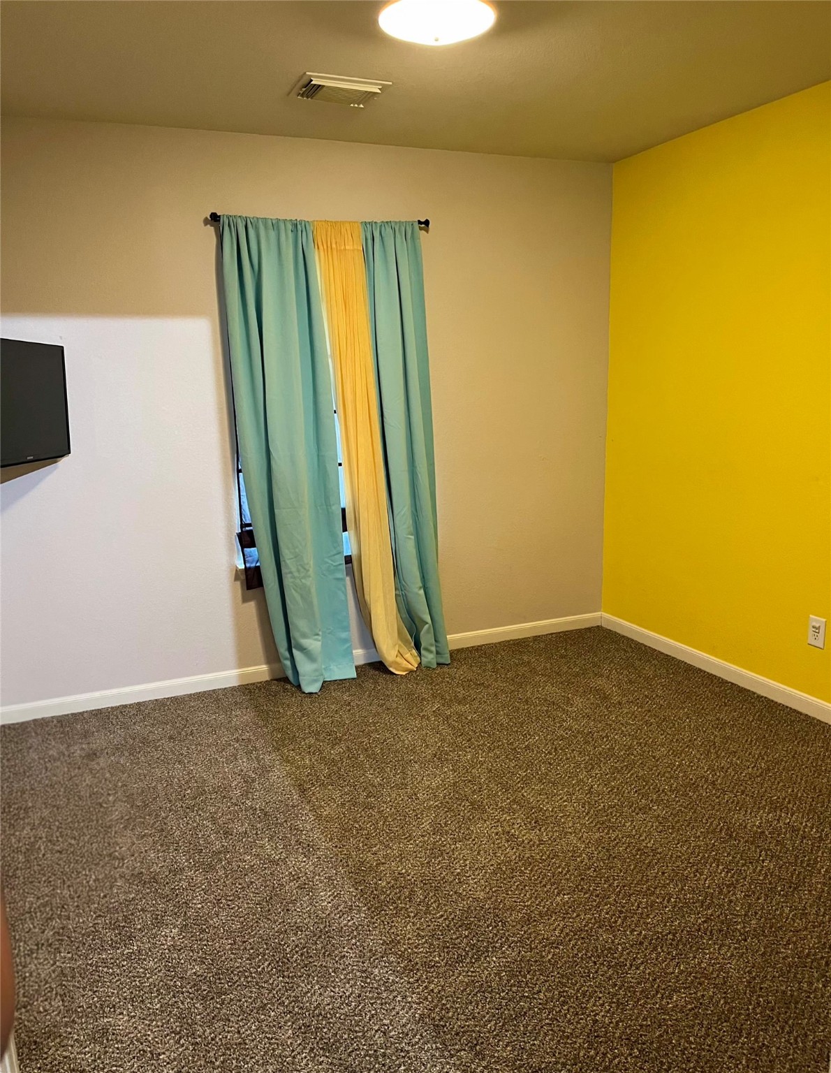 2655 Skyview Shadows Court Houston, TX 77047 - Photo 8 of 9 an empty room with window