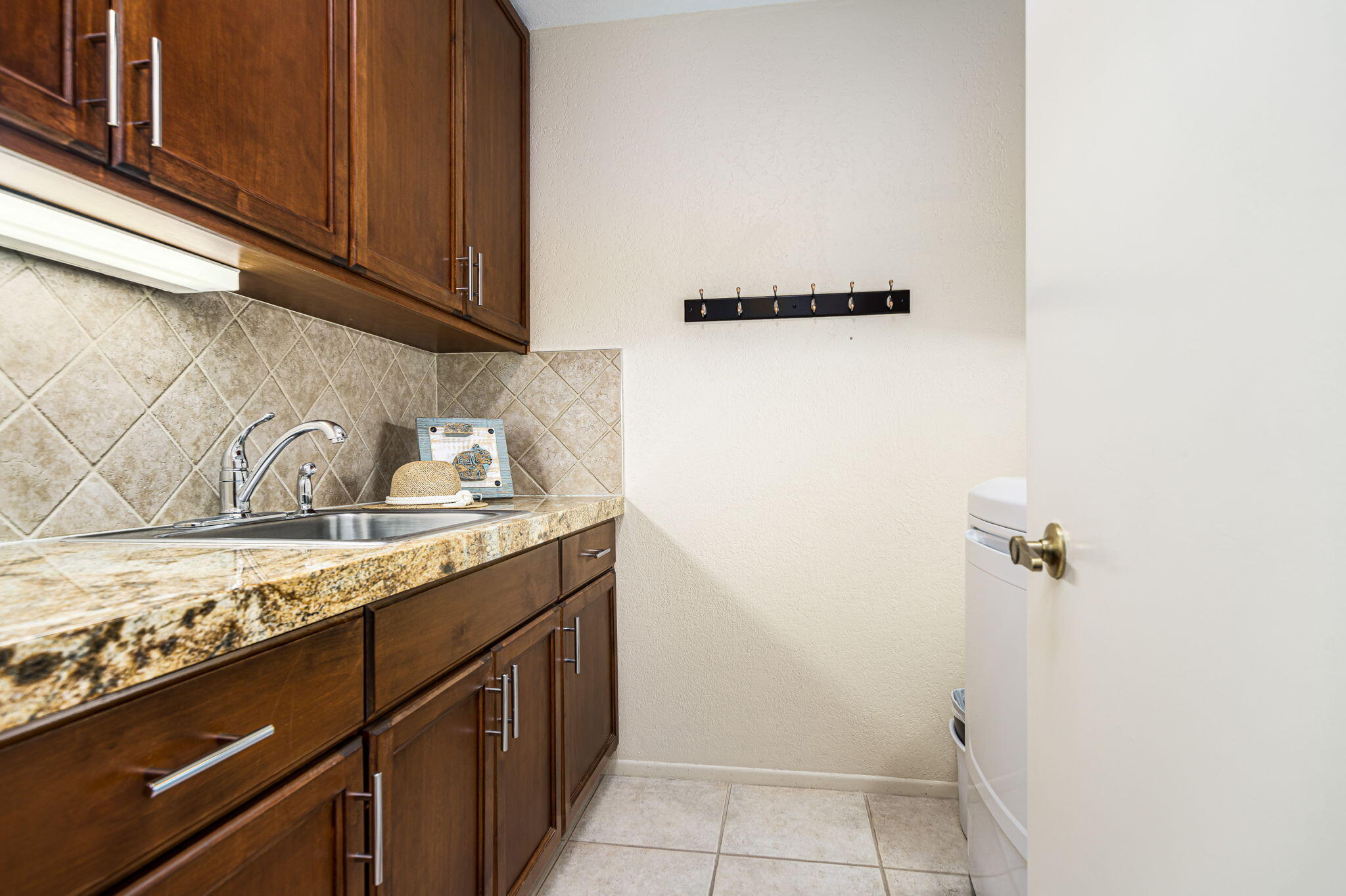 15 Duke Drive Rancho Mirage, CA 92270 - Photo 25 of 45 Laundry Room with Sink