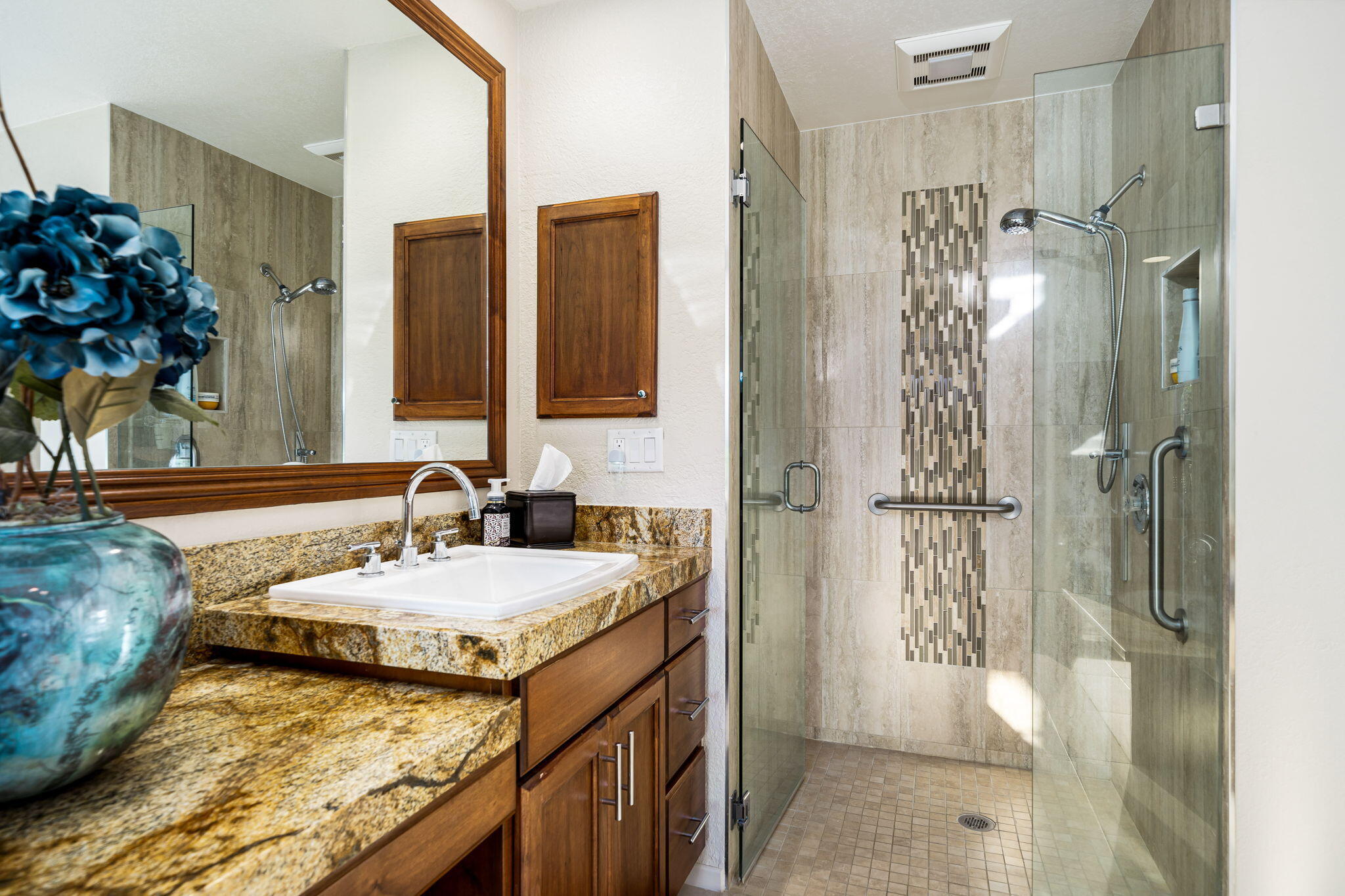 15 Duke Drive Rancho Mirage, CA 92270 - Photo 29 of 45 Primary Shower