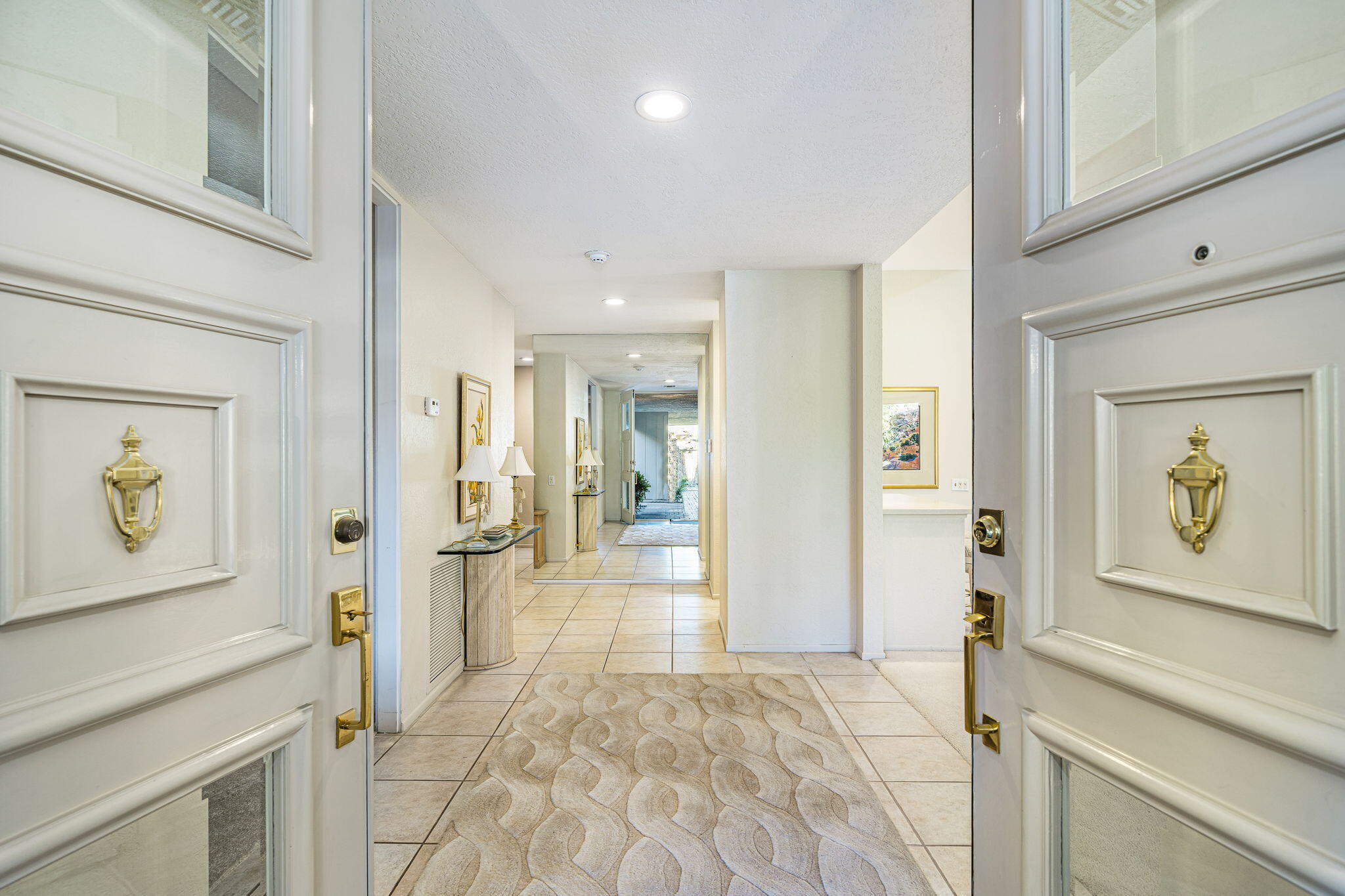 15 Duke Drive Rancho Mirage, CA 92270 - Photo 4 of 45 Entry into Home