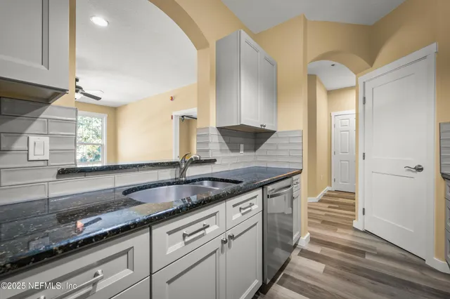 $185,000 | 10550 Baymeadows Road, Unit 1022, Jacksonville, FL 32256