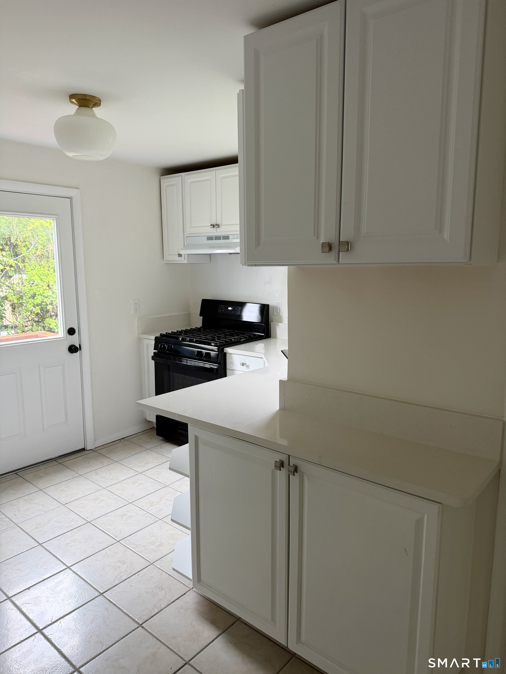 33 MacIntosh Road Norwalk, CT 06851 - Photo 6 of 17