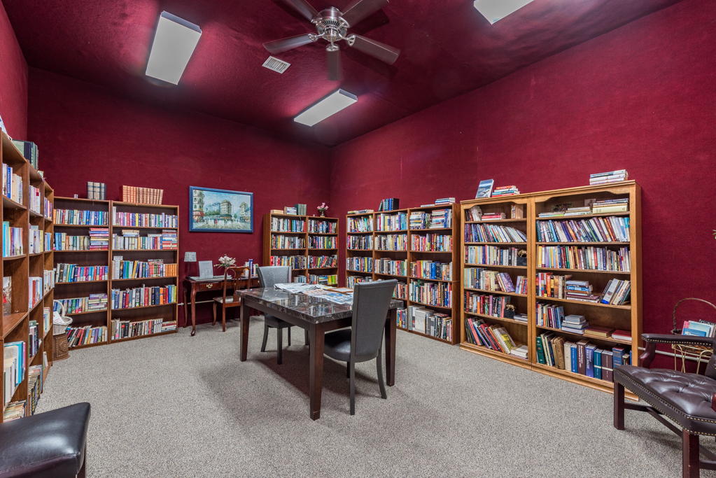 3305 Sunset Avenue, Unit 129 Waukegan, IL 60087 - Photo 16 of 20 a view of a livingroom with furniture and staircase