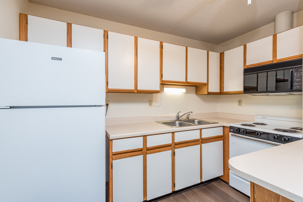 3305 Sunset Avenue, Unit 129 Waukegan, IL 60087 - Photo 5 of 20 a kitchen with stainless steel appliances granite countertop a sink a stove and a refrigerator