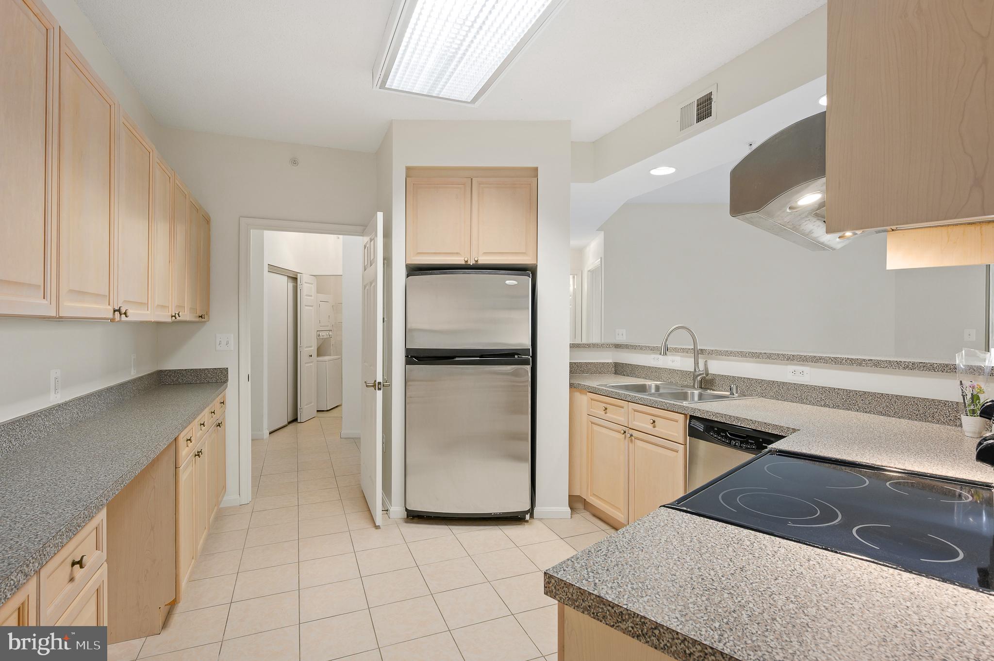 19355 Cypress Ridge Terrace, Unit 515 Leesburg, VA 20176 - Photo 11 of 33 Kitchen with Stainless Steel Appliances