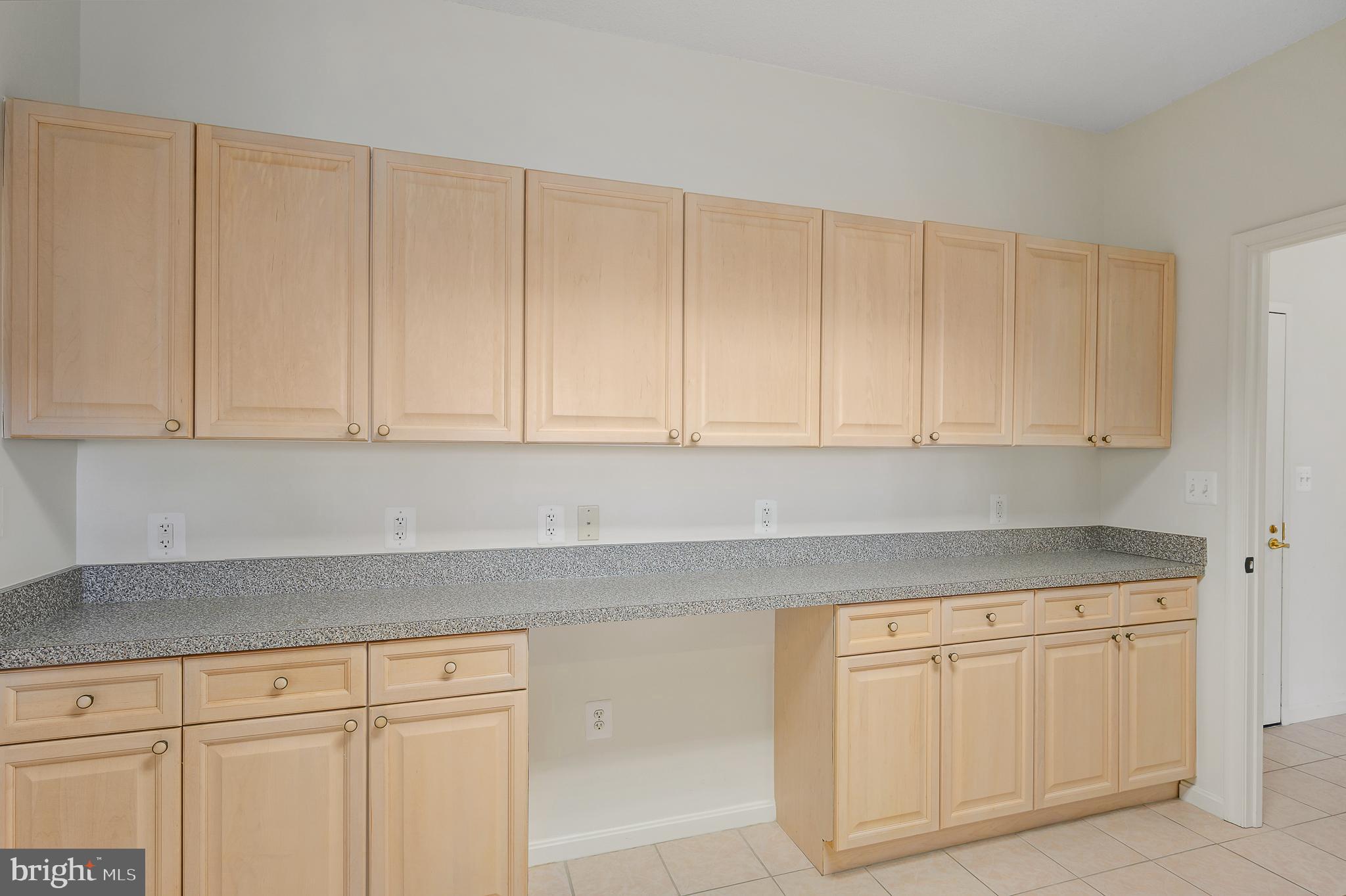19355 Cypress Ridge Terrace, Unit 515 Leesburg, VA 20176 - Photo 12 of 33 LOTS of countertop and cabinet space